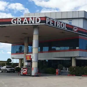 https://grand-hotel-petrol.albaniahotels.org
